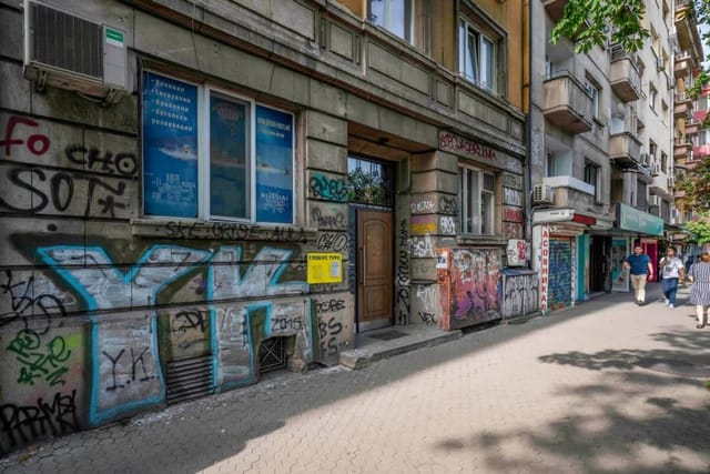 Quiet and Central: 1BD Next to NDK & Vitosha Blvd