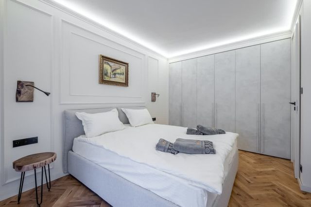 SOFapart Boutique Apt with 3 BDR + 2 BTH & Parking