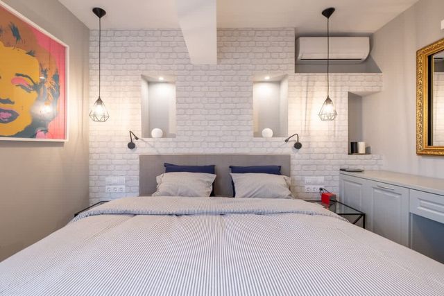 High-end Designer Aprt - AC & Lift & Balcony