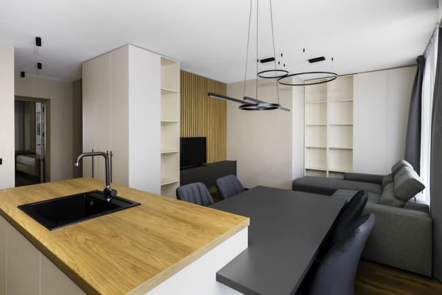 Aviva Living - 2BD Apartment With Free Parking