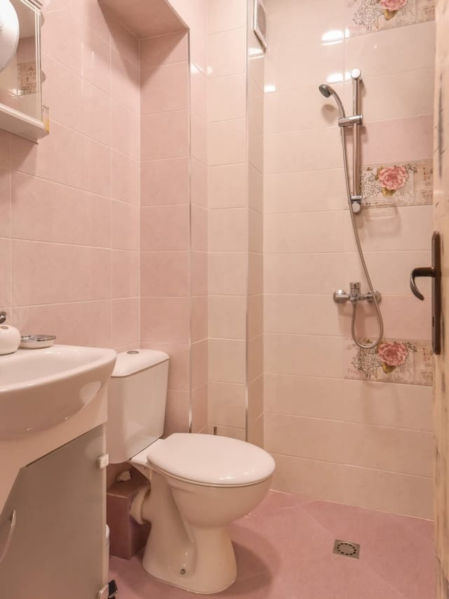 Vintage Spot - Colorful One-Bedroom Apartment