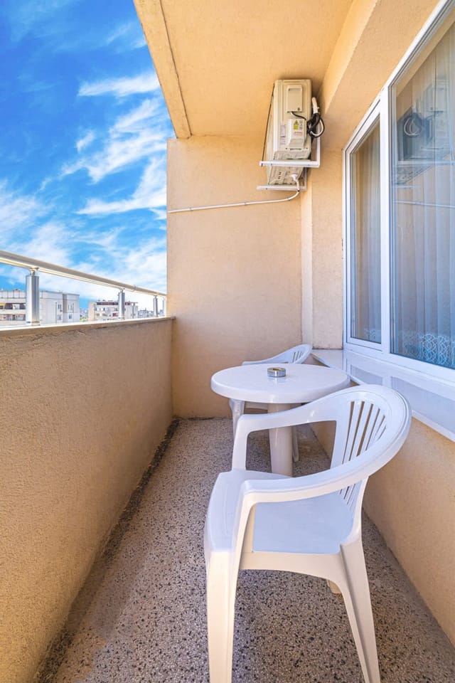 Bright Modern 2BD Apartment with Panoramic View