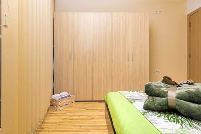 Nice 1BD Apartment next to Medical University