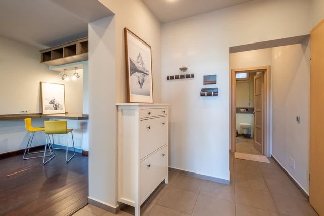 Spacious & Modern 2BD/2BA Flat | Prime Location