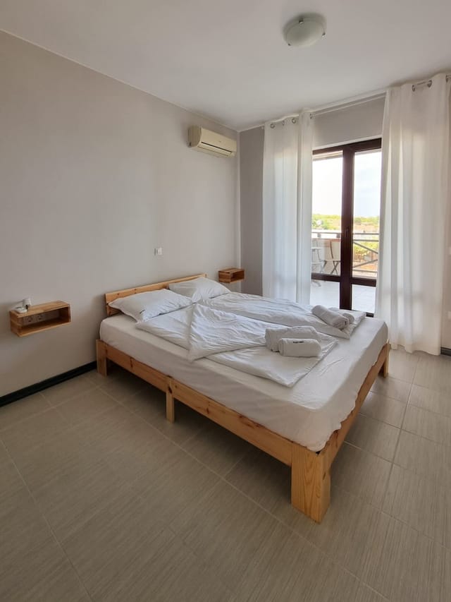 Spacious 3BD flat with Parking and Sea View