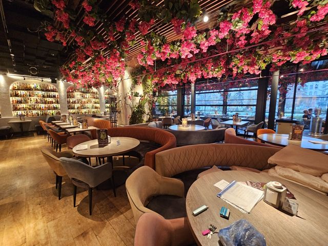 Luxuriously Romantic Restaurant in the Heart of Sofia