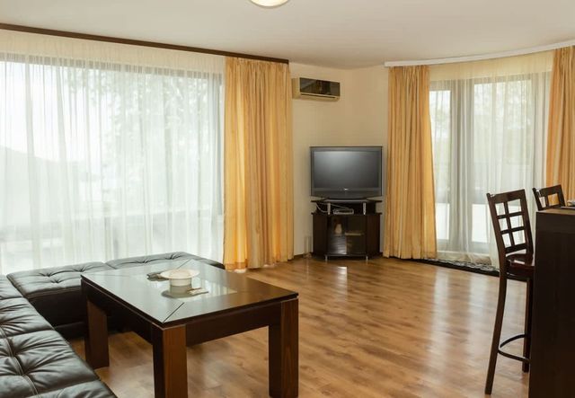 Cozy 1BD Apartment with a Spacious Terrace