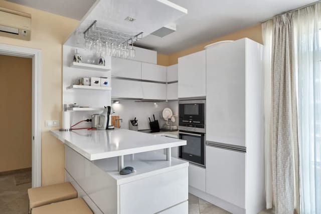 2BD Flat with Balcony in Flores Garden Complex - Photo 4