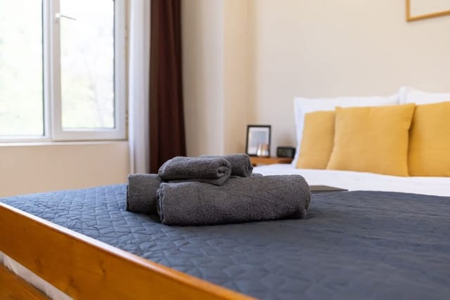 Chic Urban Getaway in City Center