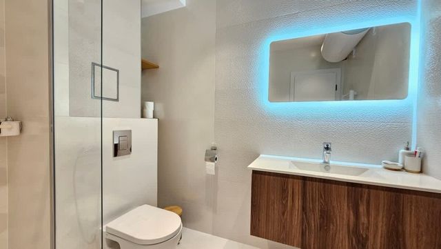 Bright Urban Stay with Parking