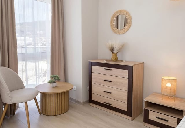 Seaside Bliss: Elegant 1BD with Stunning View