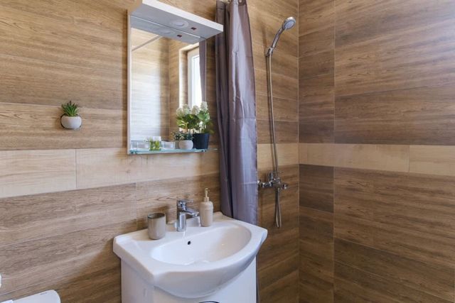 Serene Luxe Oasis Retreat on the Outskirts