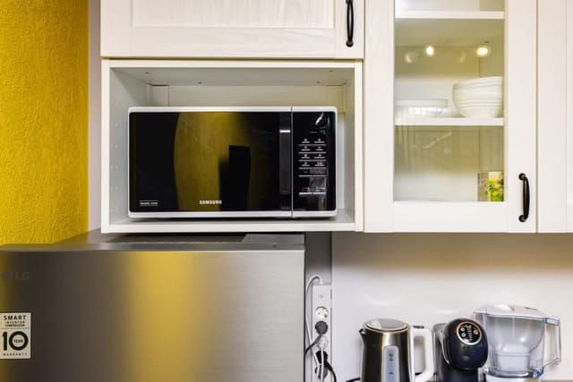 Bright Windowed Studio 10 mins to the City Centre