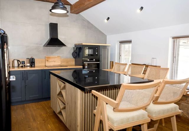 Stylish Maisonette Just Steps from the Sea Garden