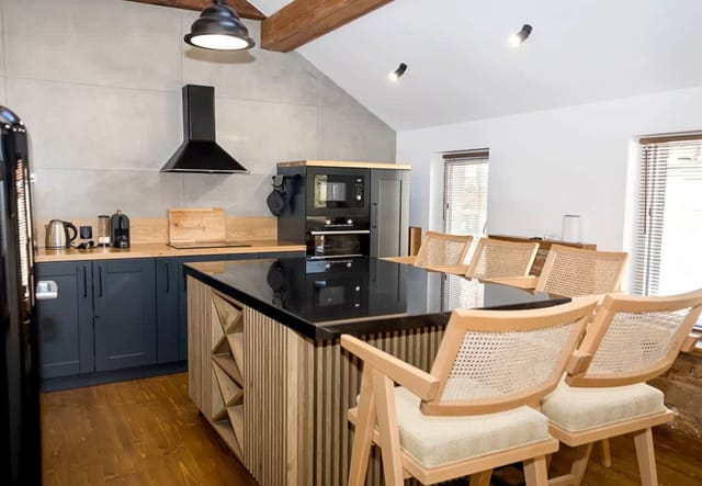 Stylish Maisonette Just Steps from the Sea Garden