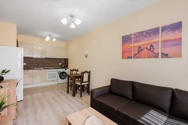 Nomad Haven: 1BD Flat with Balcony near the Center