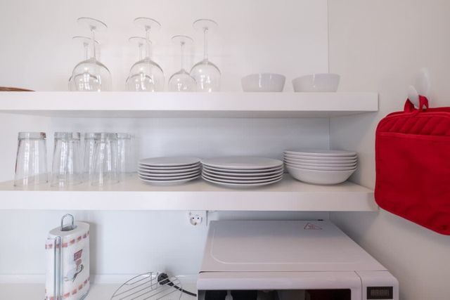 LZ Spacious One Bedroom Apartment in Top Centre