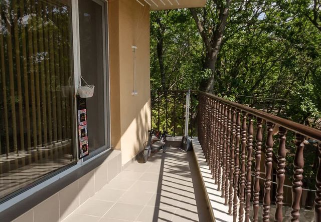 Beachside Haven: Charming 2BD near Golden Sands