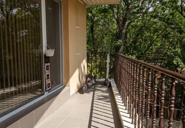 Beachside Haven: Charming 2BD near Golden Sands