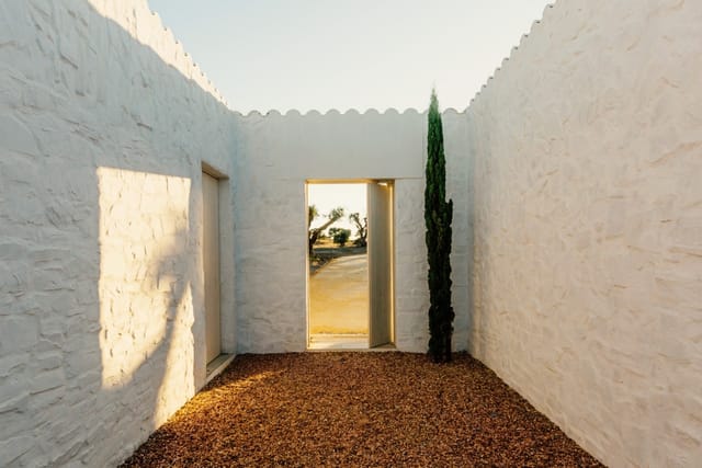 Casa da Volta — Contemporary Walled Villa with Courtyards & Exceptional Natural Light