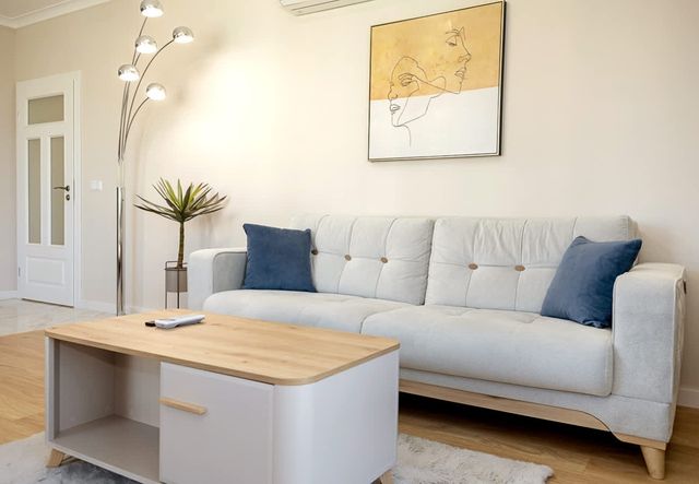 Modern Flat with Parking - St Constantine & Helena