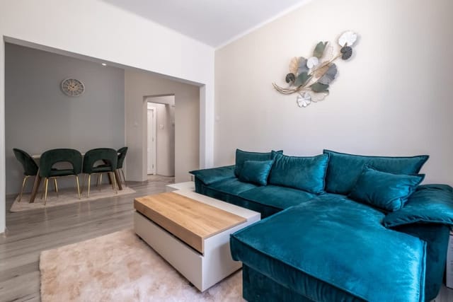 Central Charm  2BD apartment close to NDK