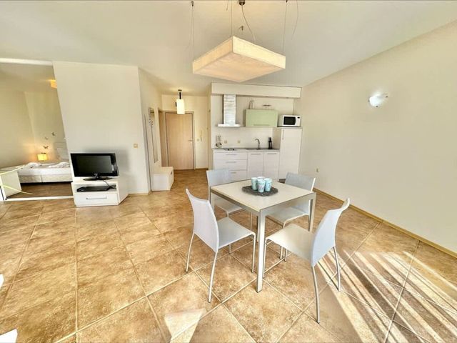 Aheloy Palace - Luxury apartment for 5 person