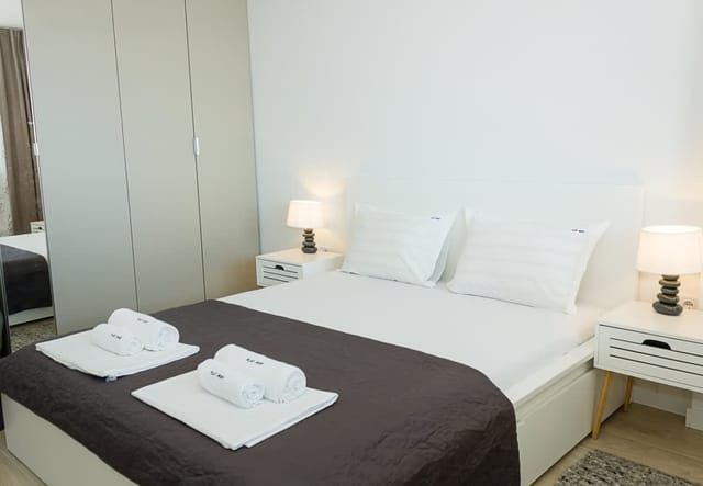 Sea View 1BD Modern Flat in Chayka