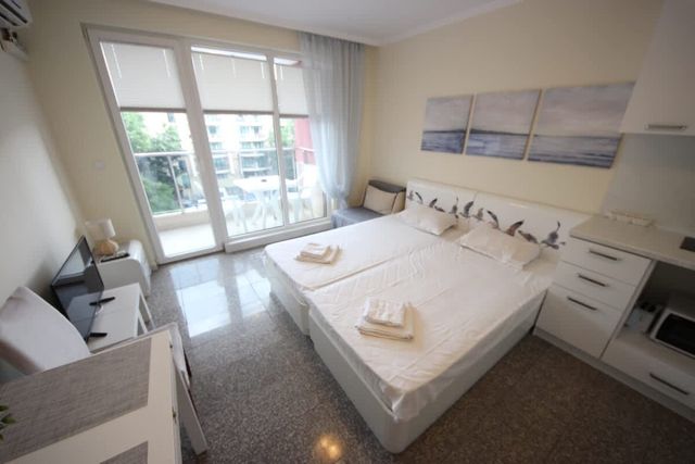 Family Studio with balcony in Admiral Plaza