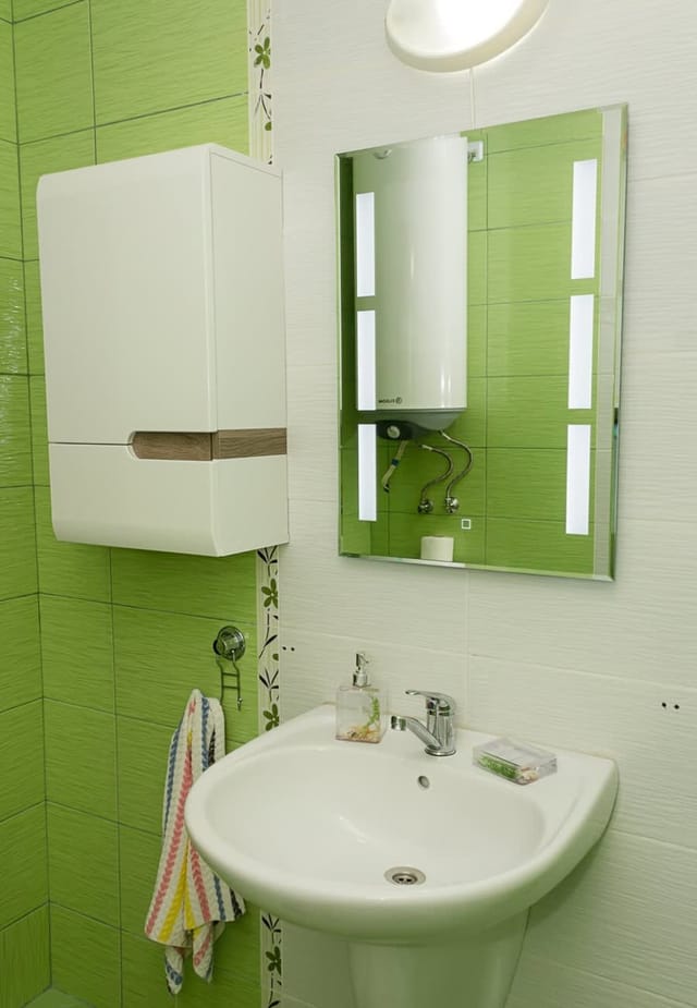 Beachside Haven: Charming 2BD near Golden Sands