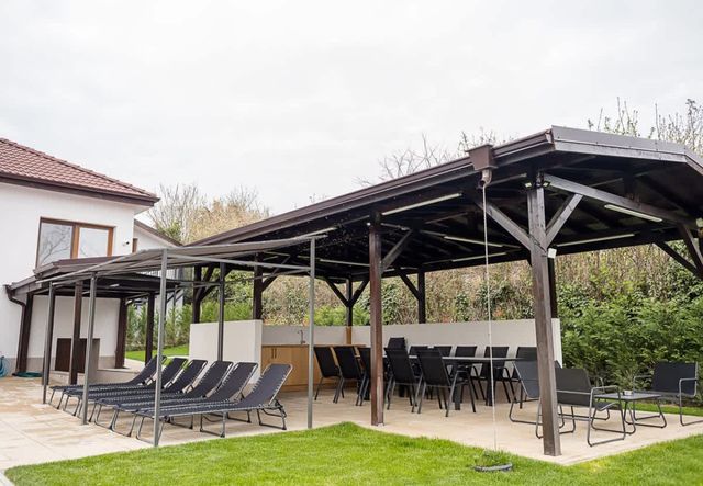 Private Villa with 5BD, Pool &amp; Stunning Sea Views - Photo 4