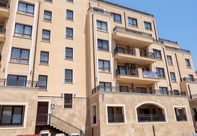 Beachfront Bliss-1BR Sea View Flat in Golden Sands