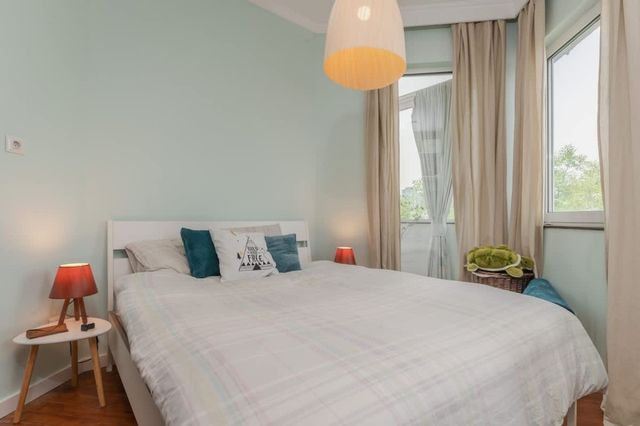 Flamingo Flat /Two-bedroom with Balcony\