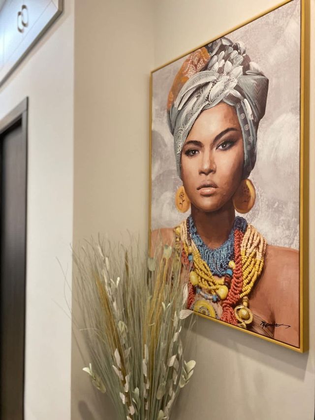 Modern 2BD/2BA Designer Apartment - Prime Location