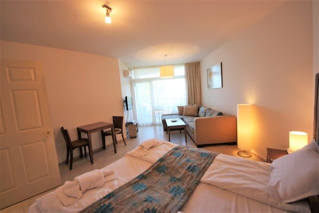 Cozy South Pearl  Pool View Studio for Family