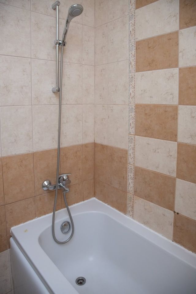 Sunny apartment in a complex with a POOL and GYM