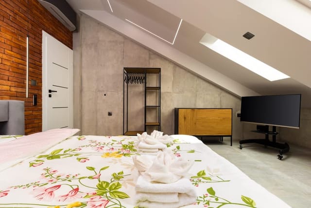 Industrial-style 2BD Loft with Parking Spot