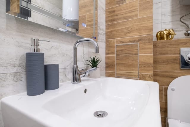 Central Plovdiv: Modern 1BR with Netflix & Balcony