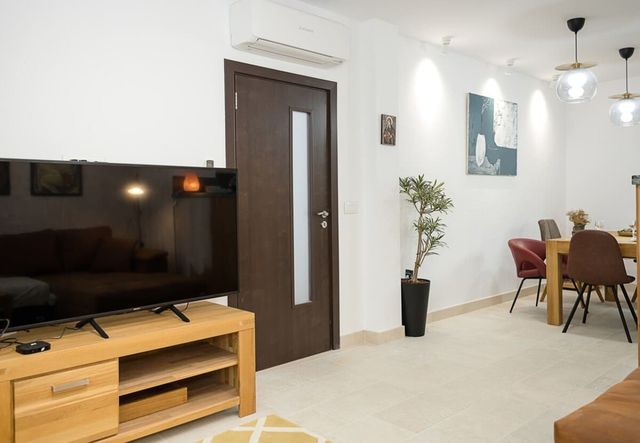 Stylish Flat with Balcony & City Views–Briz, Varna