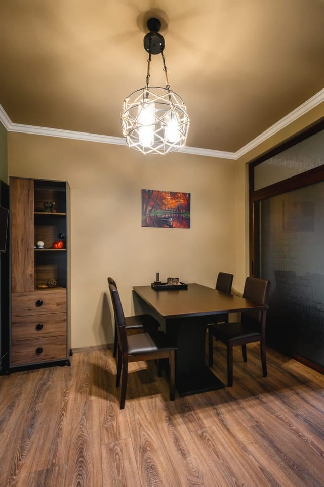 Eagles' Bridge  1BD flat with desk