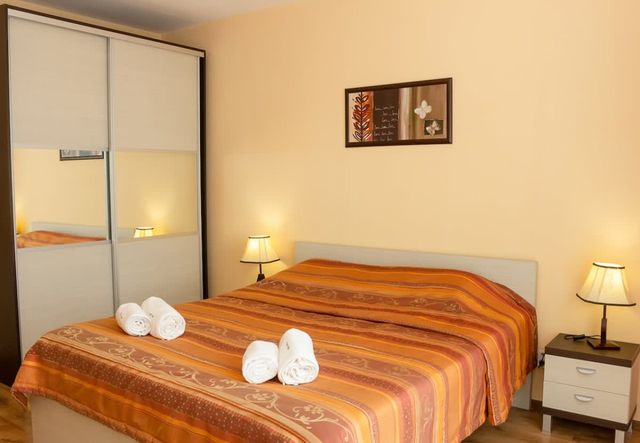 Cozy 1BD Apartment with a Spacious Terrace