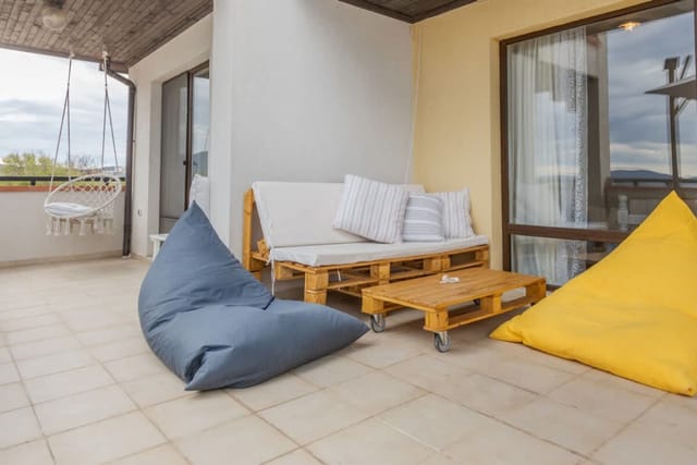 Lovely 3BD flat with Parking and Sea View