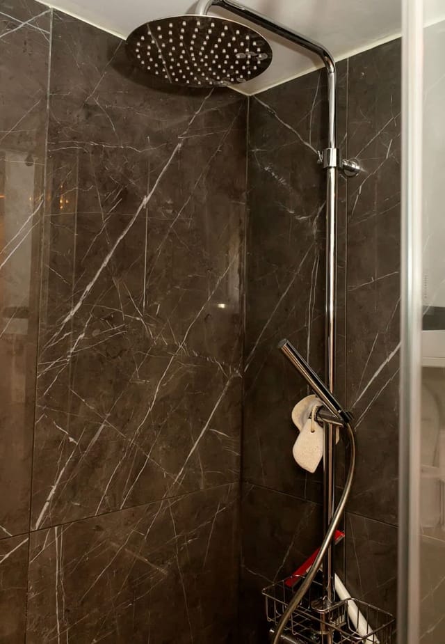 Bright & Spacious Apartment with a Charming Balcon