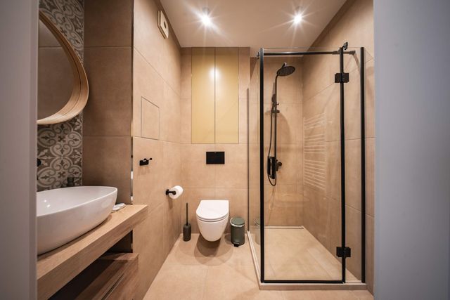 Spacious 2BR Apartment - Modern Design