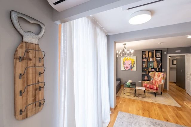 High-end Designer 2BR Aprt + Lift&Balconies