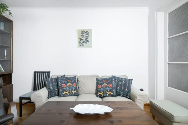 1BD flat with Desk on Russian Monument Square