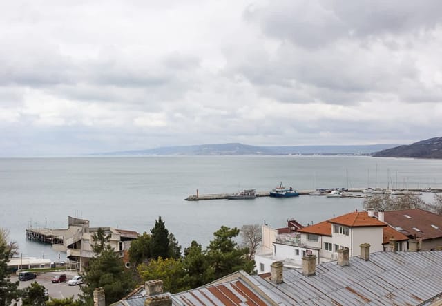 Seaview Haven: Elegant 2BD Flat in Balchik