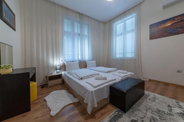 Apo Apartment - Top Center