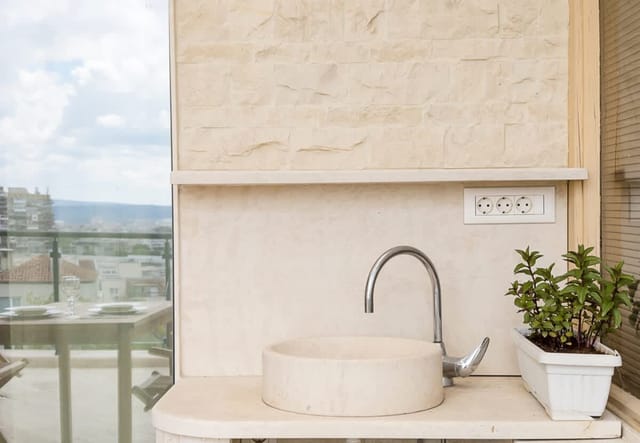 Stylish Flat with Balcony & City Views–Briz, Varna