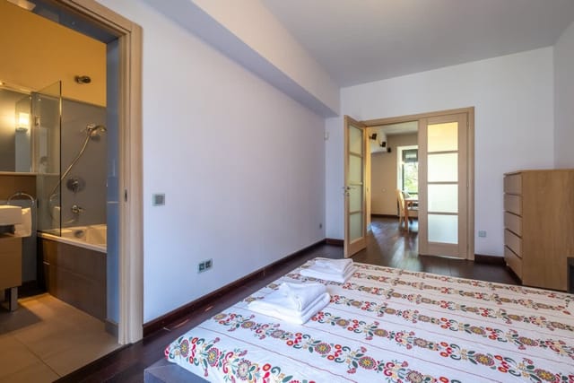 Spacious & Modern 2BD/2BA Flat | Prime Location